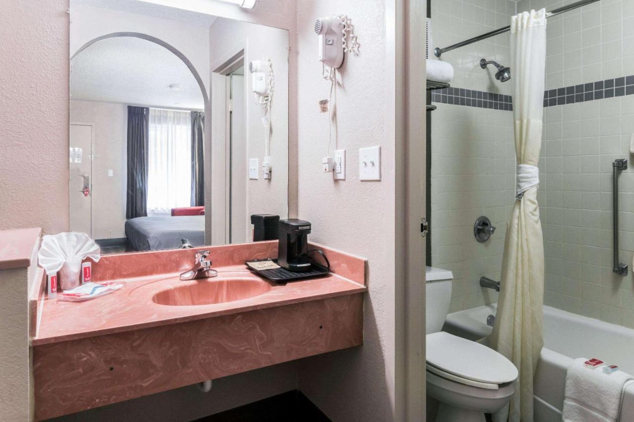 Econo Lodge Гейнсвілл Екстер'єр фото